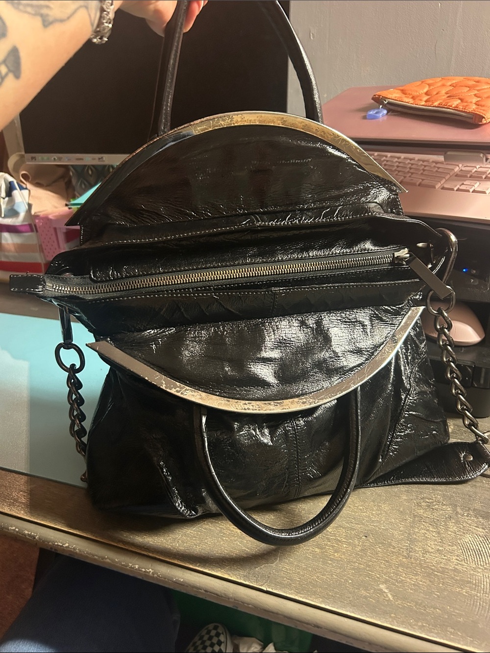Vintage Patent Leather HOBO International Shoulder bag with chain detailed strap - Picture 2 of 6